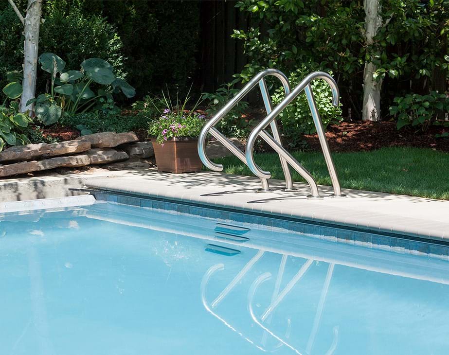 S.R. SMITH MERIDIAN HAND RAIL- FLANGED (single) - Pool Rail