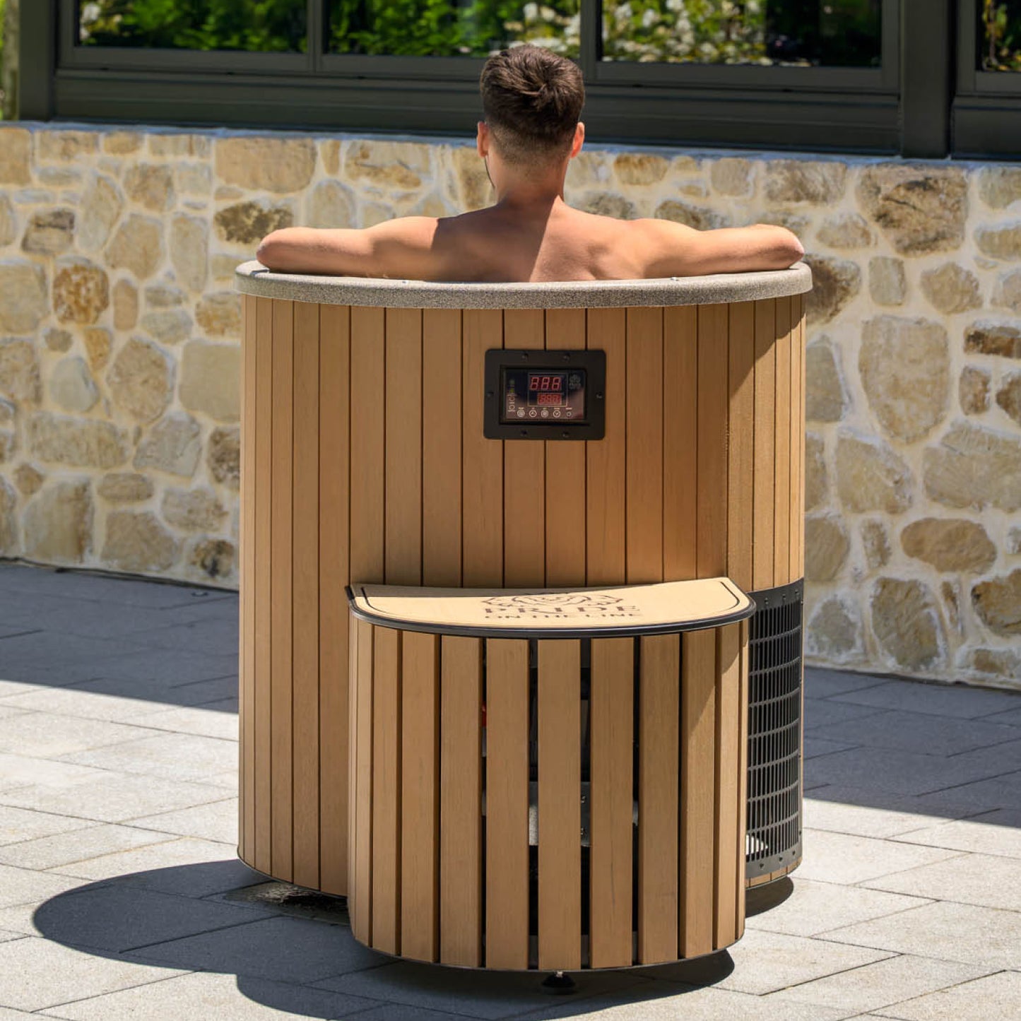 UNA All-in-one ice bath - Pride on the Line