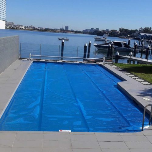 525B Daisy solar cover for heated swimming pool