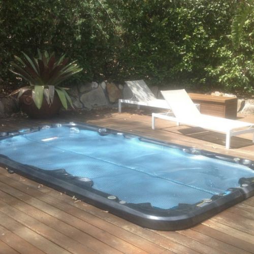 Daisy Titanium Blue pool cover with pool roller