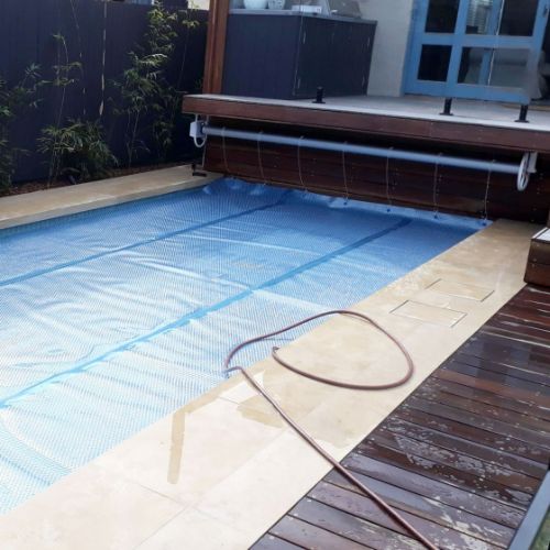Solar-powered wall mounted pool cover roller for Australian pools