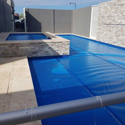Daisy 525B solar blanket covering outdoor swimming pool