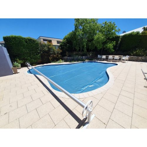 Daisy stationary elevated pool roller with solar blanket